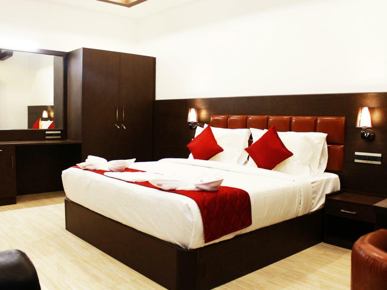 Staylite Suites Madras Buitenkant foto